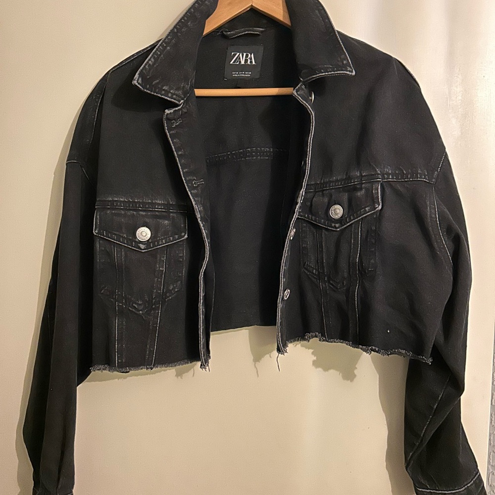 Zara Black Cropped Jacket with Buttoned Pockets